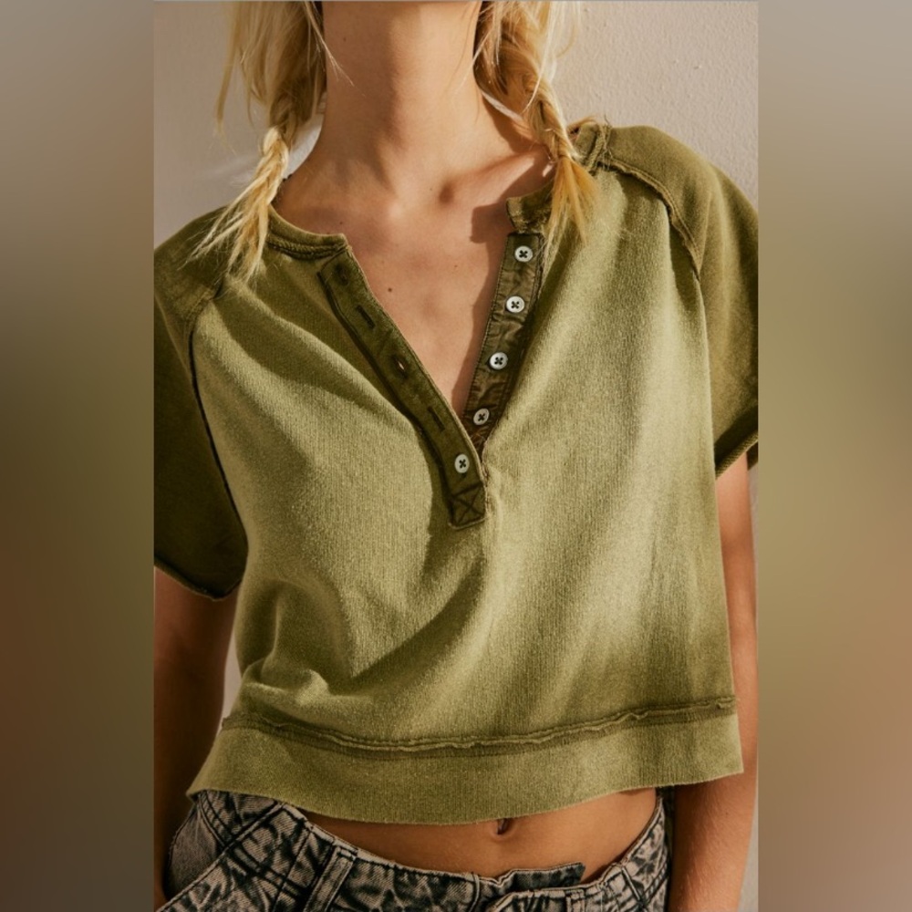 We The Free Eyes Closed Henley - Army Combo